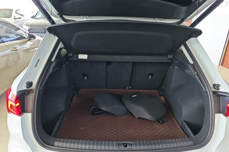 Audi Q3 2019 car image #19