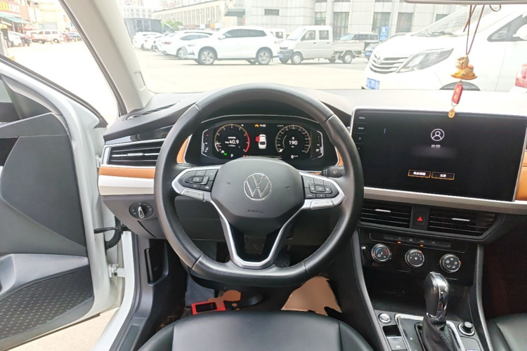 Volkswagen Bora 2022 car image #11