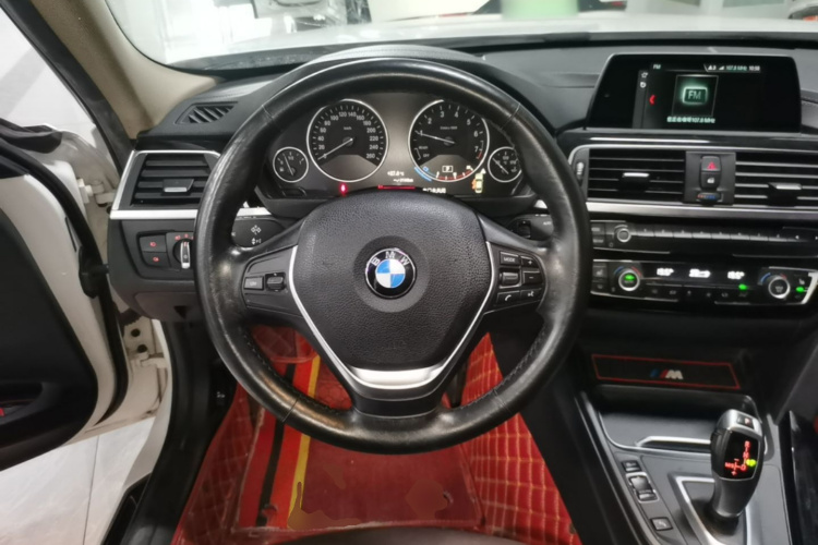 BMW 3 Series 2018 car image #11