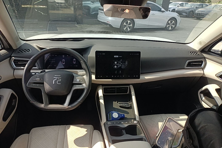 BYD YuanUP 2025 #10 BYD YuanUP 2025 immagine di auto #10