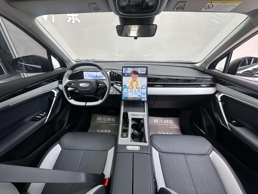 GEELY Boyue L 2025 car image #9