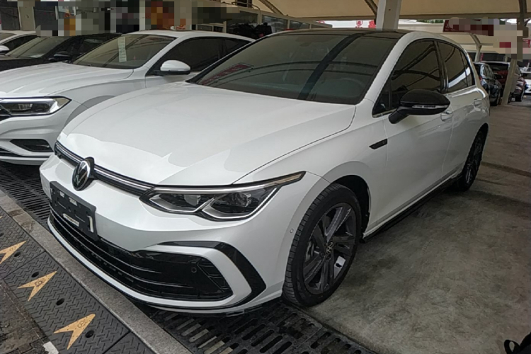 Volkswagen Golf 2023 car image #2