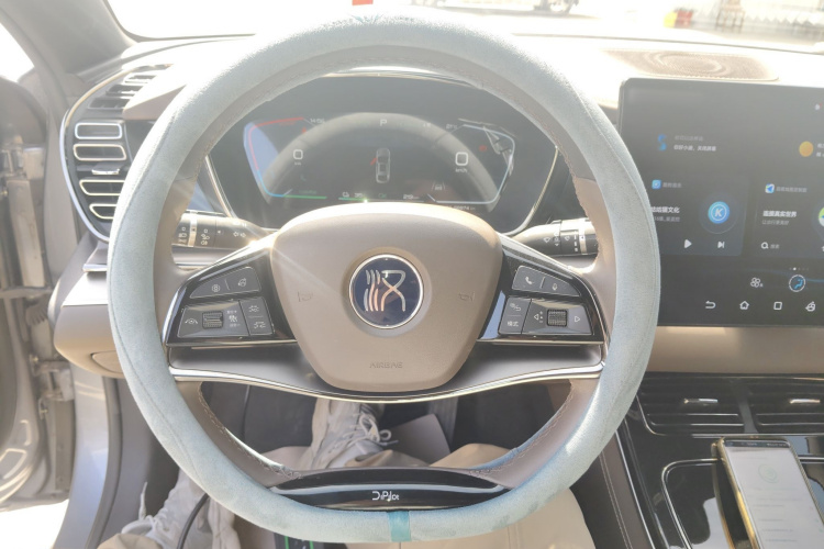 BYD Han 2023 car image #15