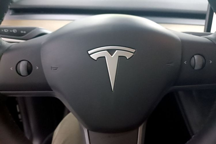 Tesla Model Y 2022 image de voiture #14