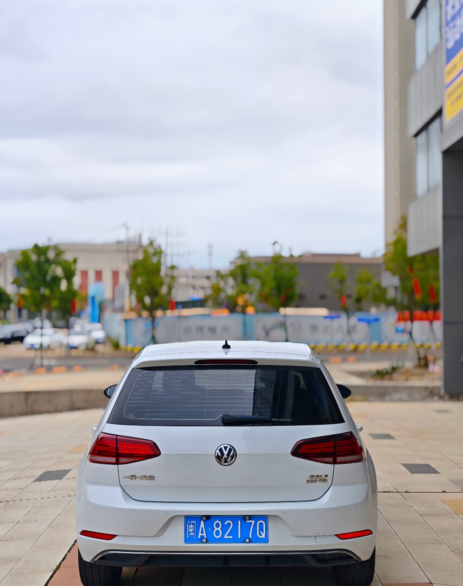 Volkswagen Golf 2019 car image #3