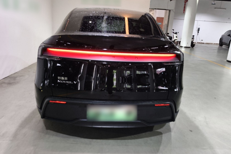 Tesla Model Y 2025 #6 Tesla Model Y 2025 car image #6