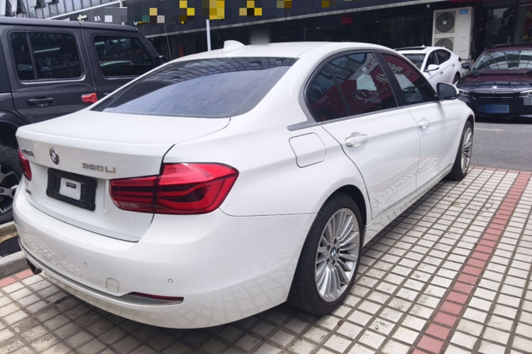BMW 3 Series 2018 car image #7