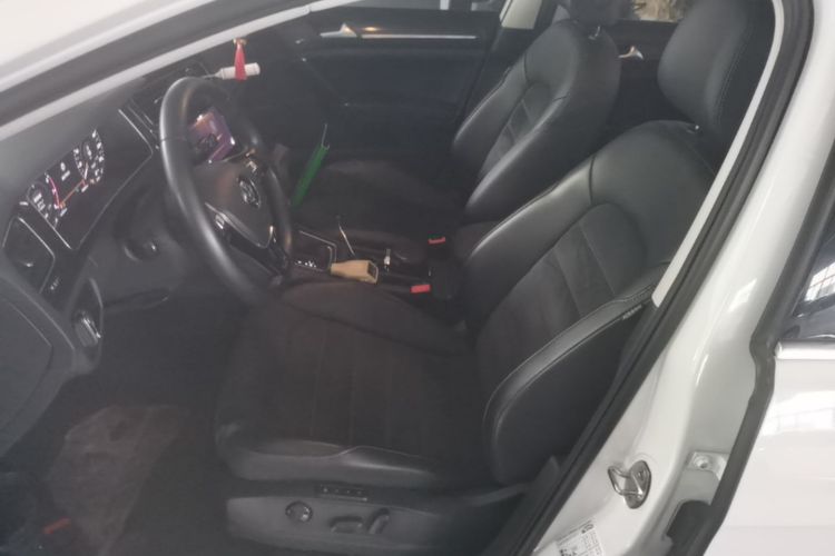 Volkswagen Golf 2020 car image #15