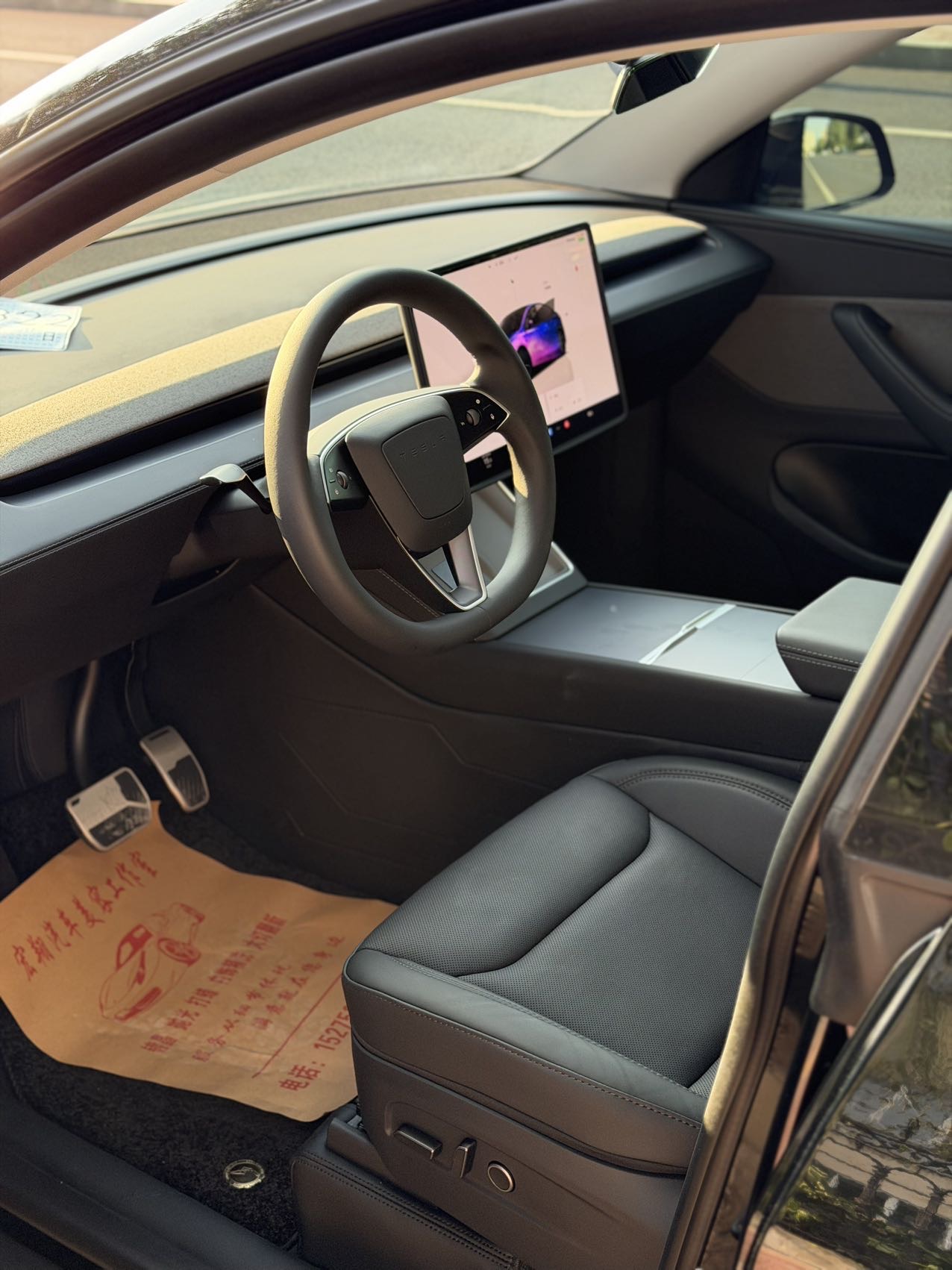 Tesla Model Y 2025 #5 Tesla Model Y 2025 car image #5