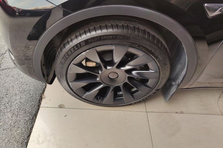 Tesla Model Y 2022 #4 Tesla Model Y 2022 car image #4