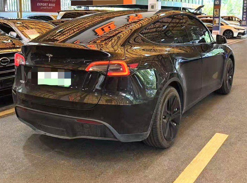 Tesla Model Y 2023 car image #3