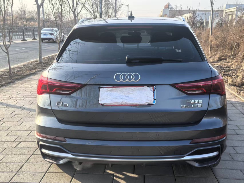 Audi Q3 2023 car image #5