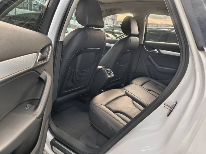 Audi Q3 2016 car image #8