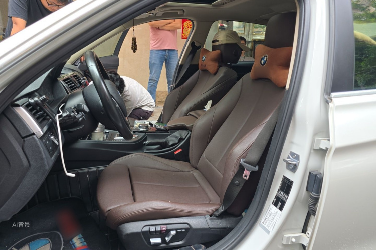 BMW 3 Series 2019 car image #17