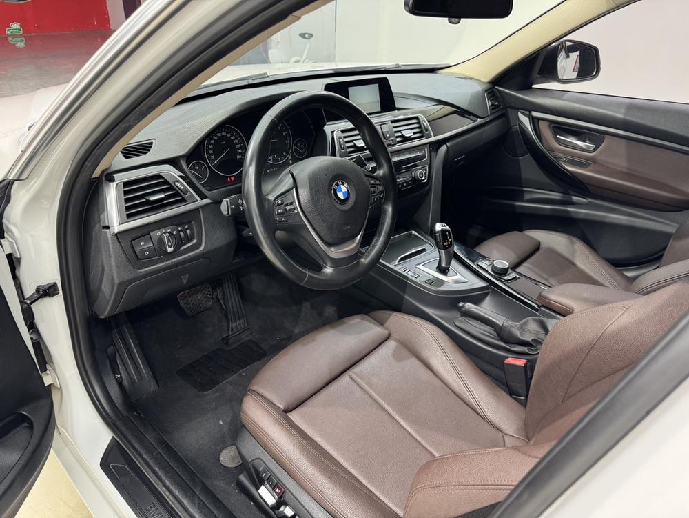 BMW 3 Series 2018 car image #9