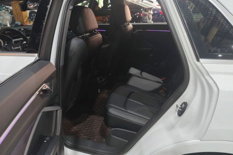 Audi Q3 2024 car image #17