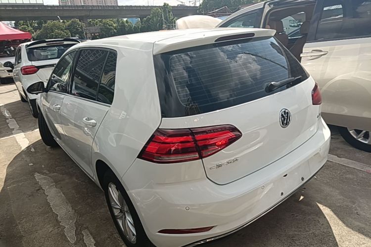 Volkswagen Golf 2018 car image #7