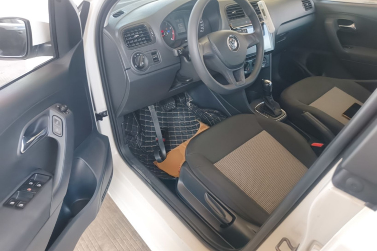 Volkswagen Polo 2017 car image #16