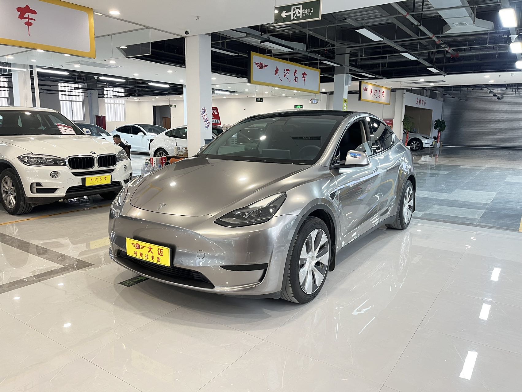 Tesla Model Y 2022 Tesla Model Y 2022 car image