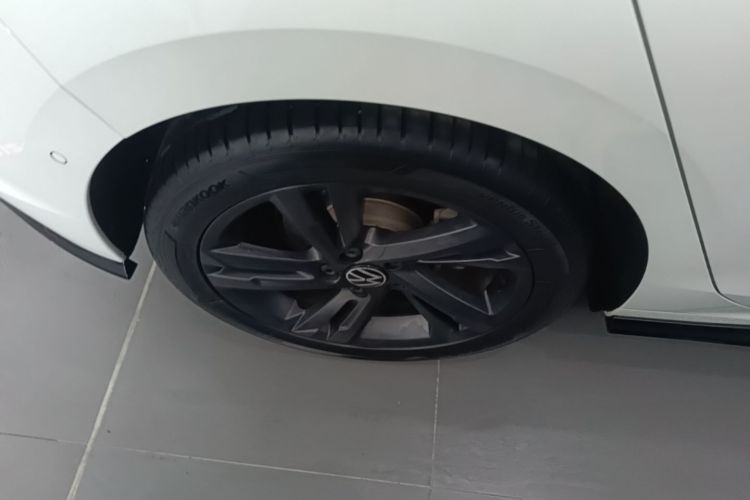 Volkswagen Golf 2021 car image #10