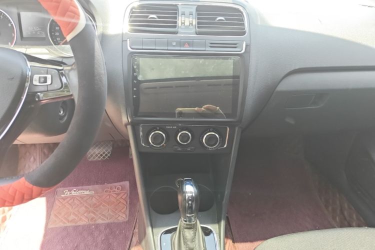 Volkswagen Polo 2016 car image #13