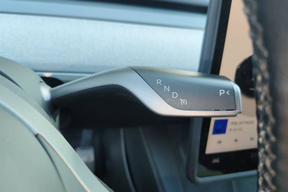 Tesla Model Y 2024 immagine di auto #29