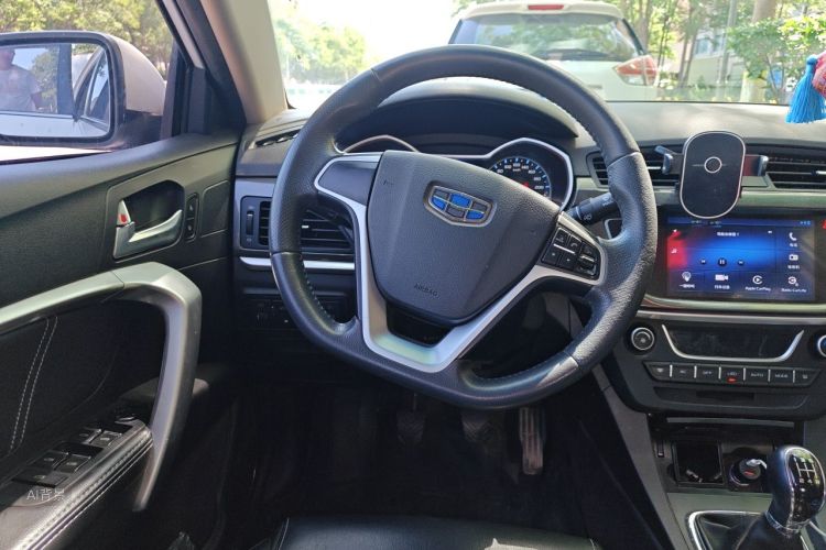 GEELY Emgrand 2017 car image #12