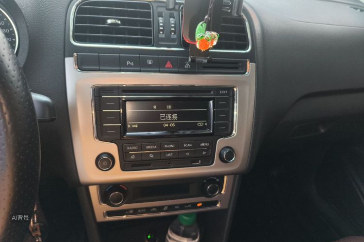 Volkswagen Polo 2015 car image #15