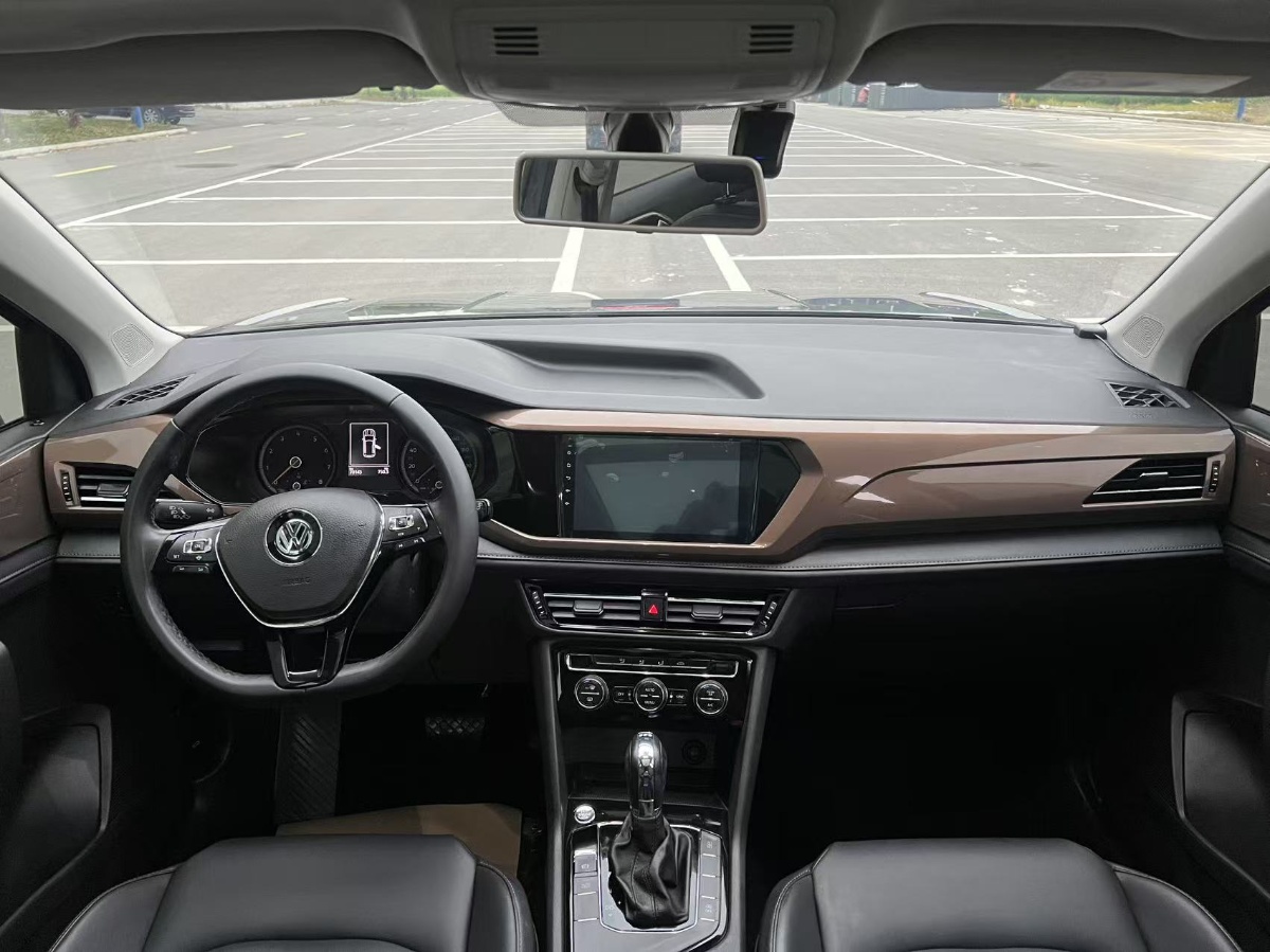 Volkswagen Tharu 2020 car image #8