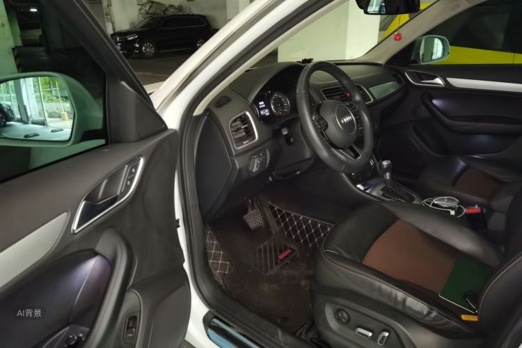 Audi Q3 2019 car image #18