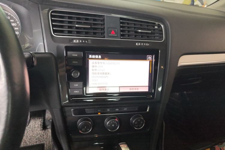 Volkswagen Golf 2019 car image #13
