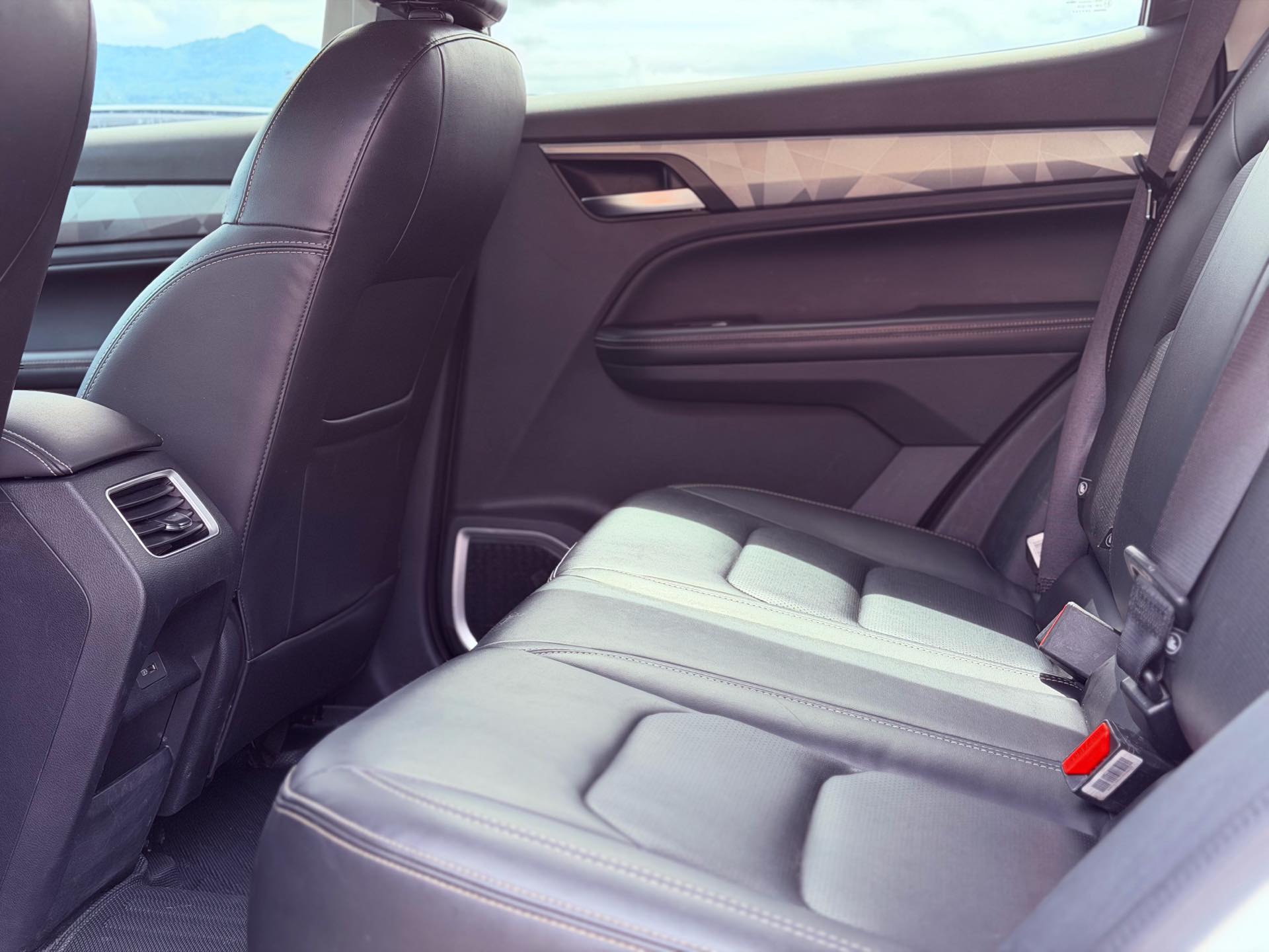 GEELY Vision X6 2023 car image #7