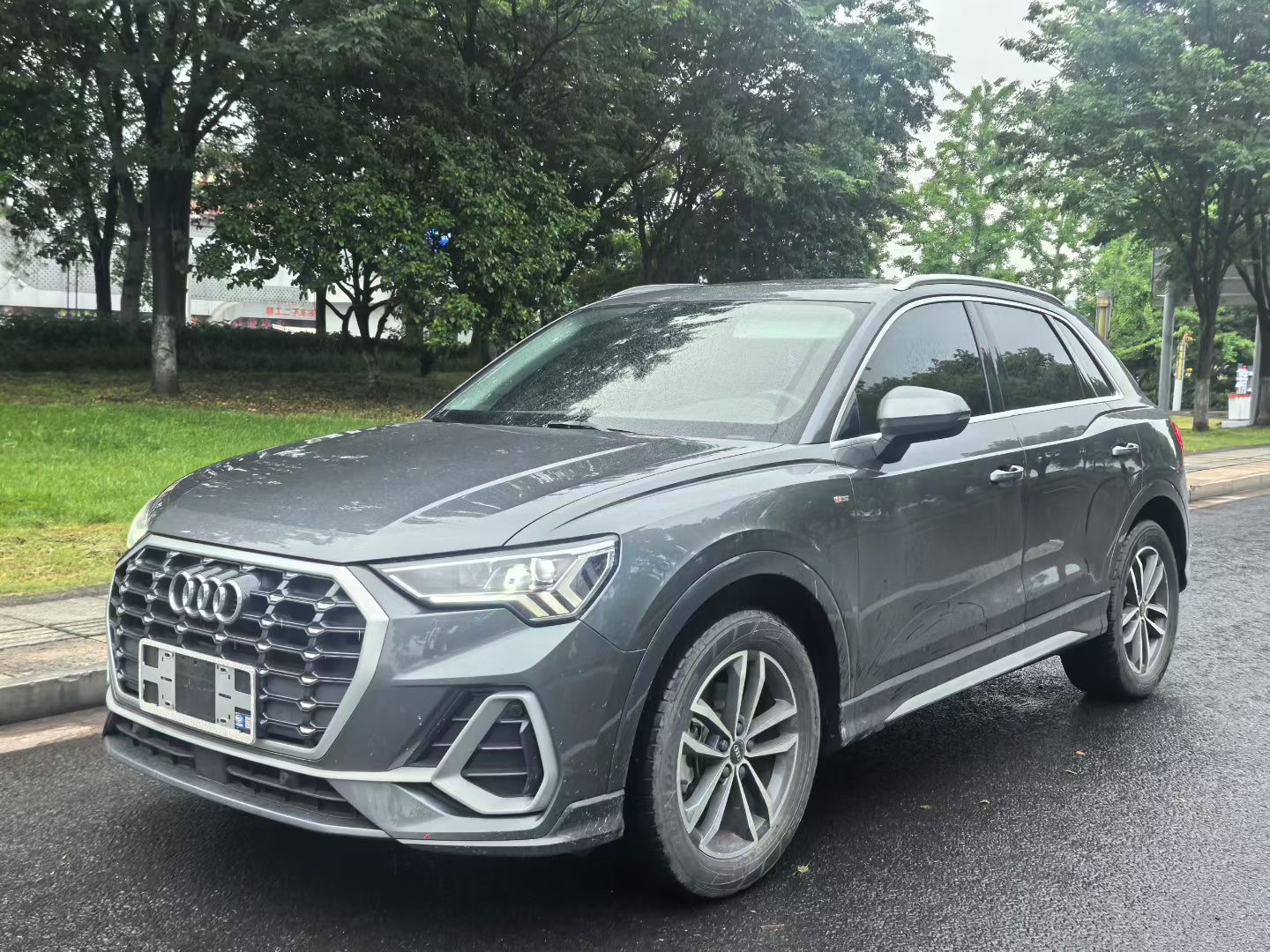 Audi Q3 2022 car image 