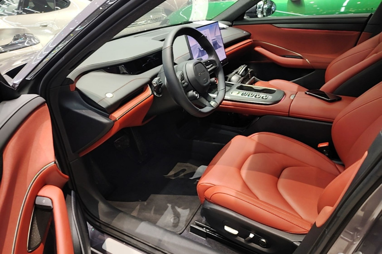 MI SU7 2025 immagine di auto #16