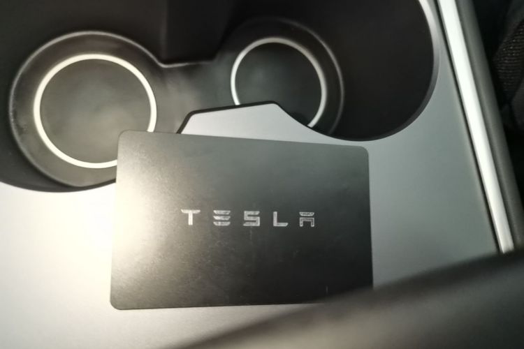 Tesla Model Y 2023 car image #9