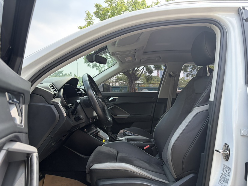 Audi Q3 2020 car image #4