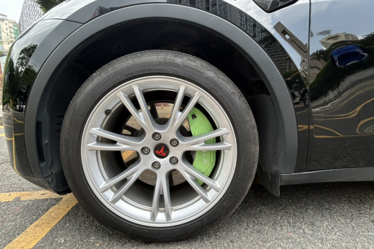 Tesla Model Y 2023 immagine di auto #12