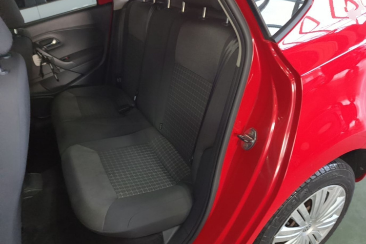 Volkswagen Polo 2016 car image #17