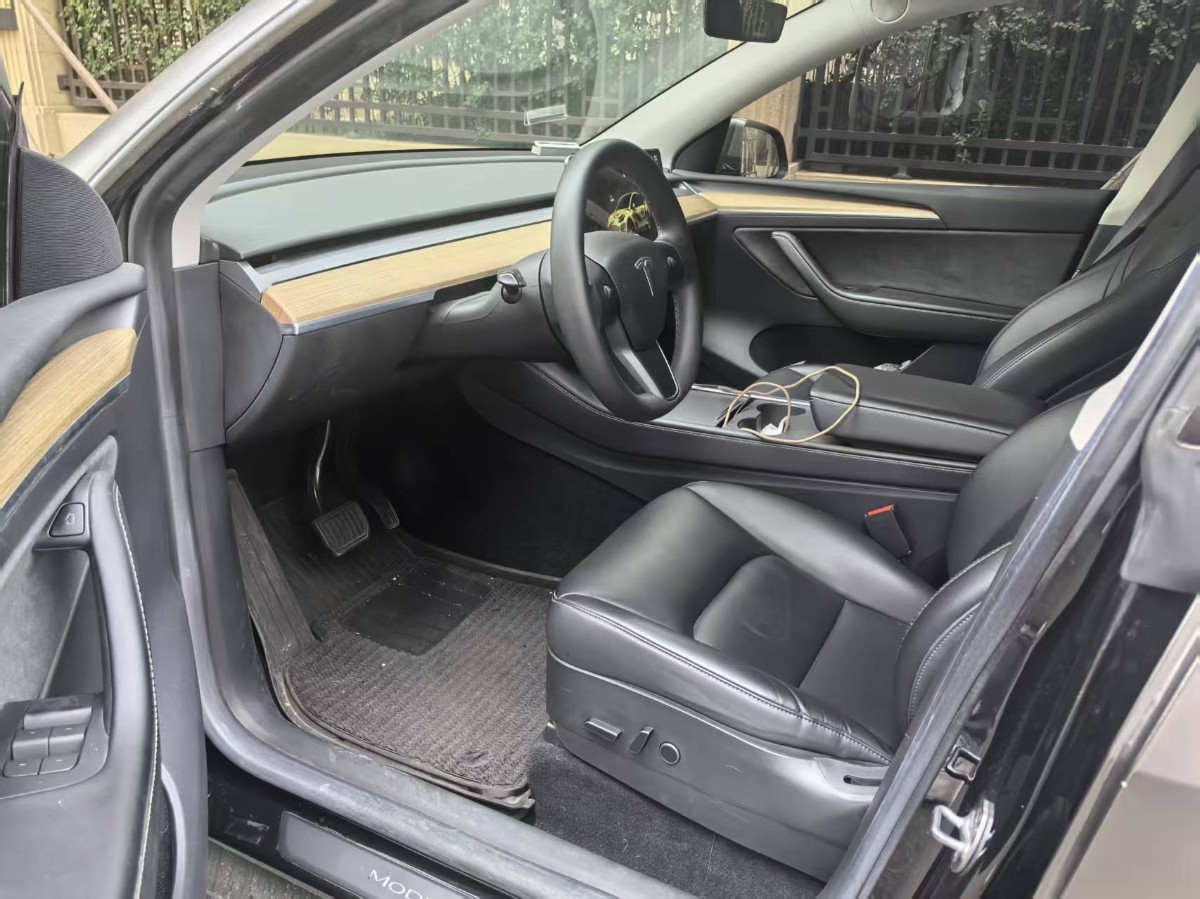Tesla Model Y 2022 #5 Tesla Model Y 2022 car image #5