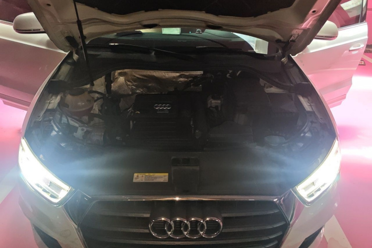 Audi Q3 2019 car image #18