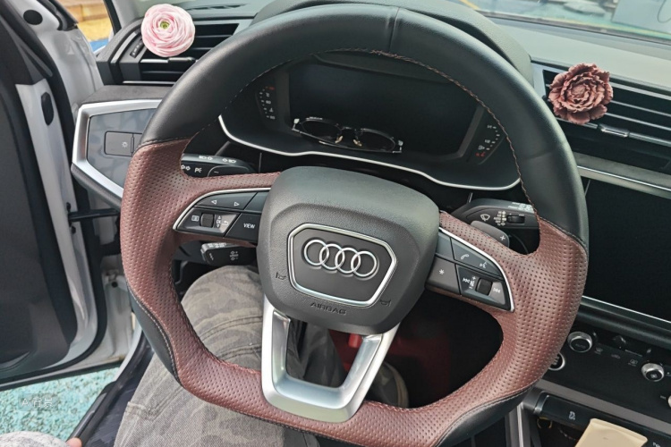 Audi Q3 2021 #12 Audi Q3 2021 car image #12