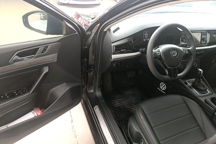Volkswagen Lavida 2019 car image #16