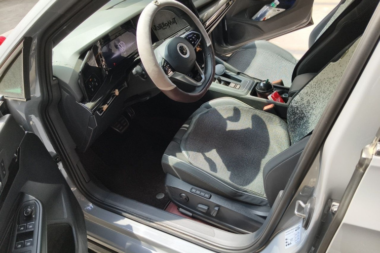 Volkswagen Golf 2022 car image #9