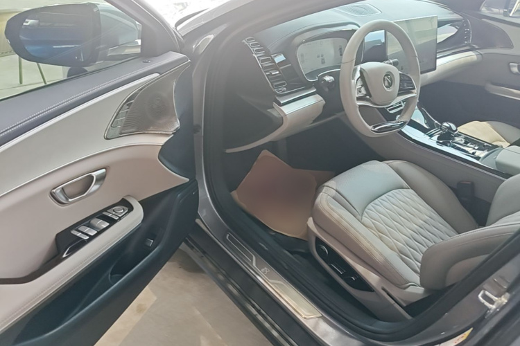 BYD Han 2024 car image #12