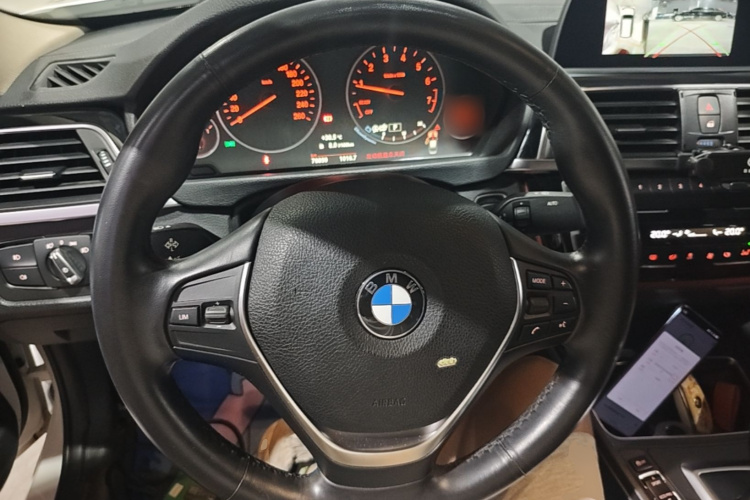 BMW 3 Series 2018 car image #11