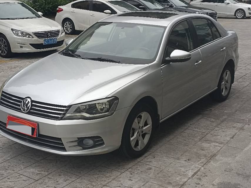 Volkswagen Bora 2013 car image 