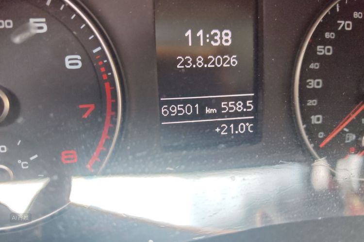 Audi Q3 2019 car image #14