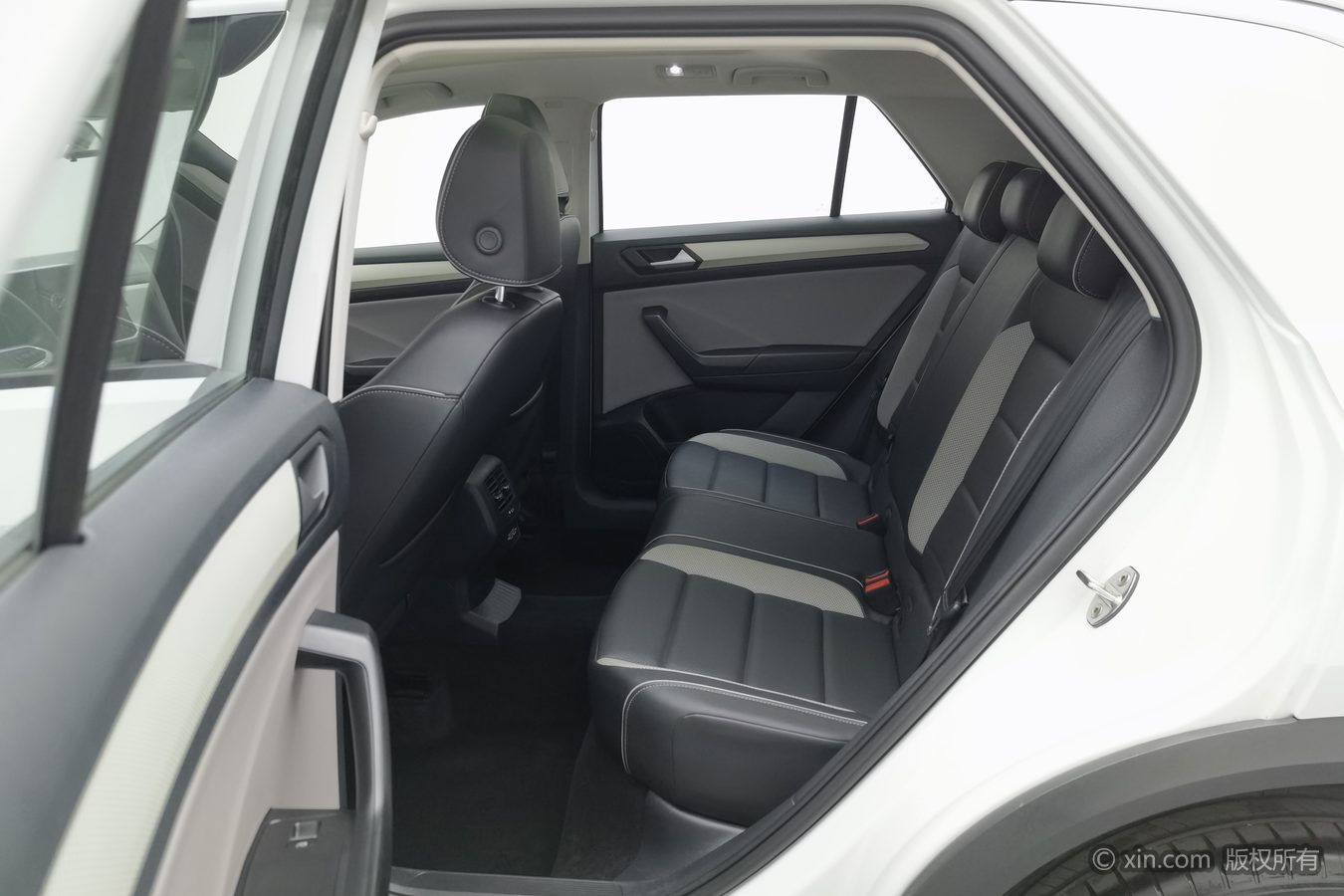 Volkswagen T-Roc 2023 #16 Volkswagen T-Roc 2023 car image #16