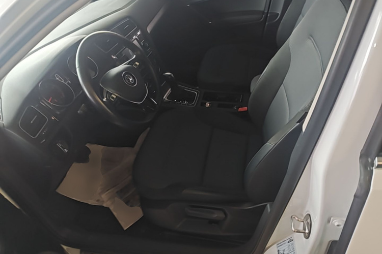 Volkswagen Golf 2018 car image #15