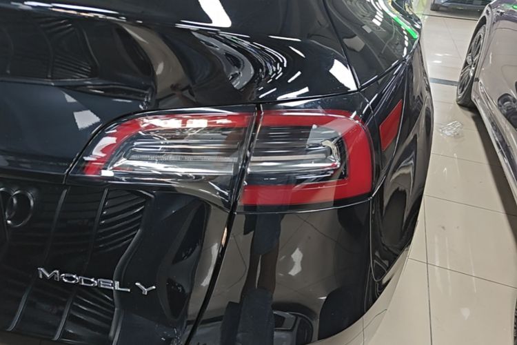 Tesla Model Y 2023 #8 Tesla Model Y 2023 car image #8